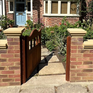 Cast Stone, Cast Stone Wall Copings, Cast Stone Pier Caps. Fluted Pier Caps, Fluted Wall Copings, Boundary Wall, Hull, London, East Riding of Yorkshire, Nationwide Delivery, Fast Lead Times